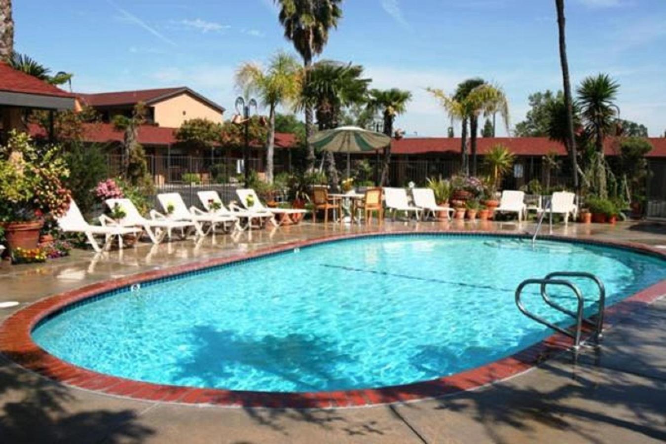 Adelaide Inn Пасо Роблс Экстерьер фото